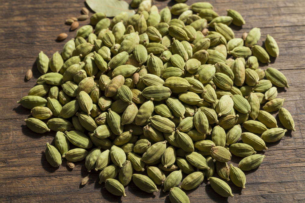 show lot of green cardamom